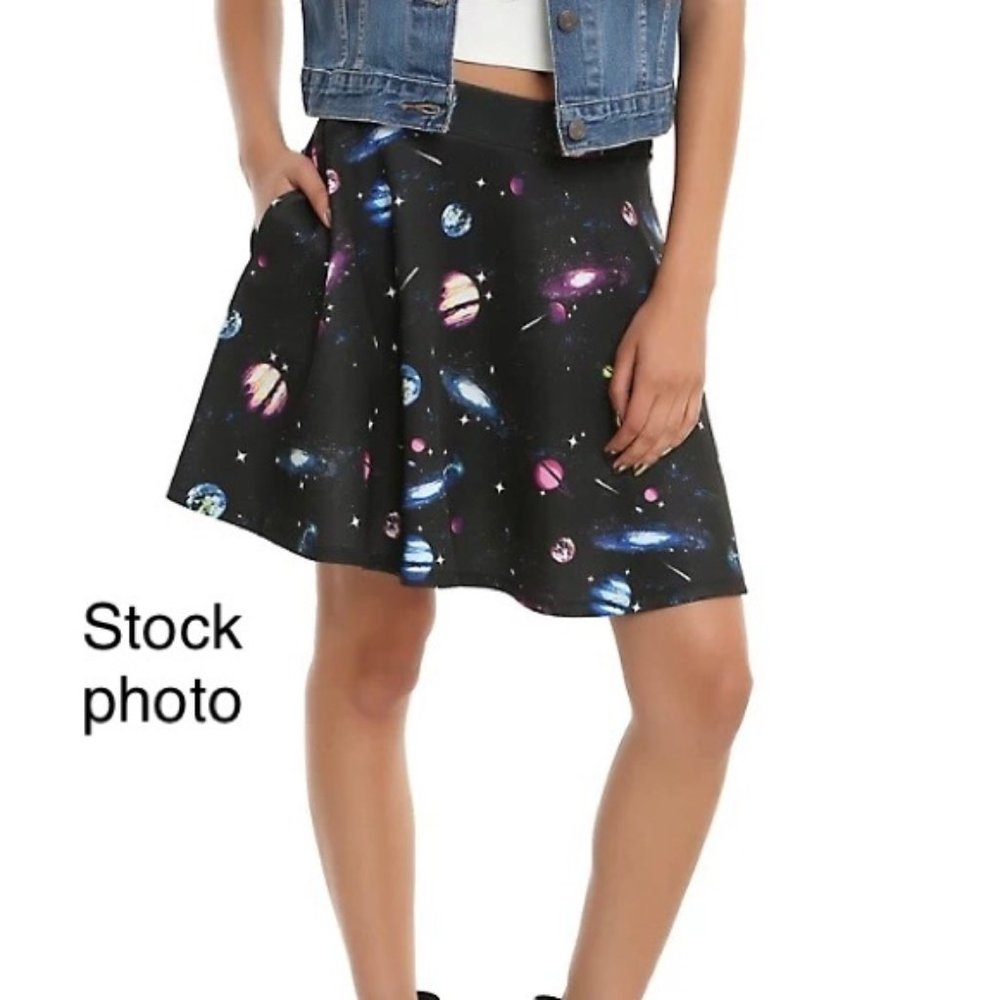 Hot Topic Planet Skater Skirt Large